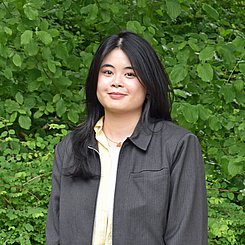 Frau  Claudia Hoàng